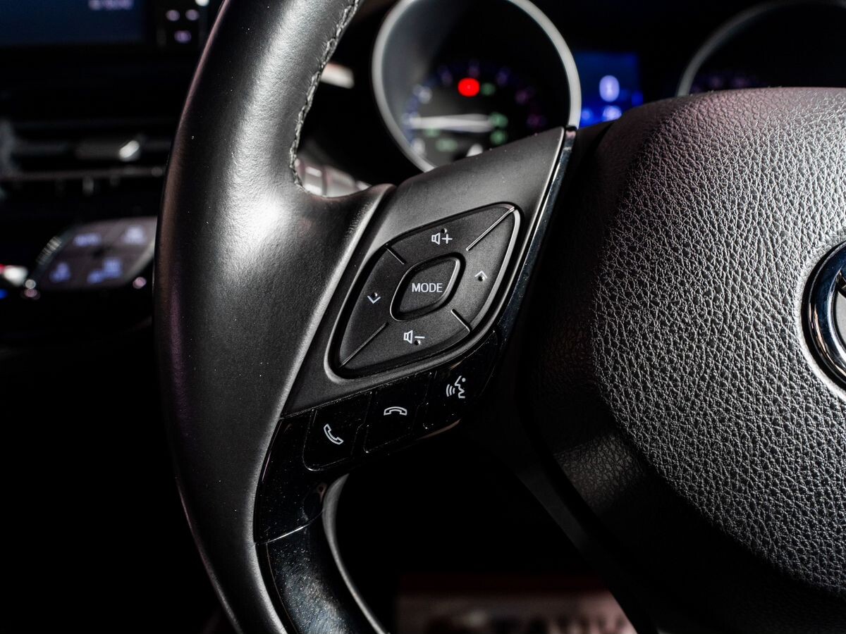 Toyota C-HR 2019 - фото автомобиля