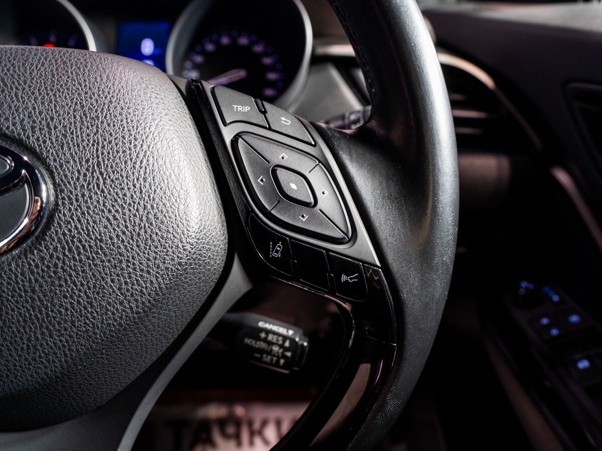 Toyota C-HR 2019 - фото автомобиля