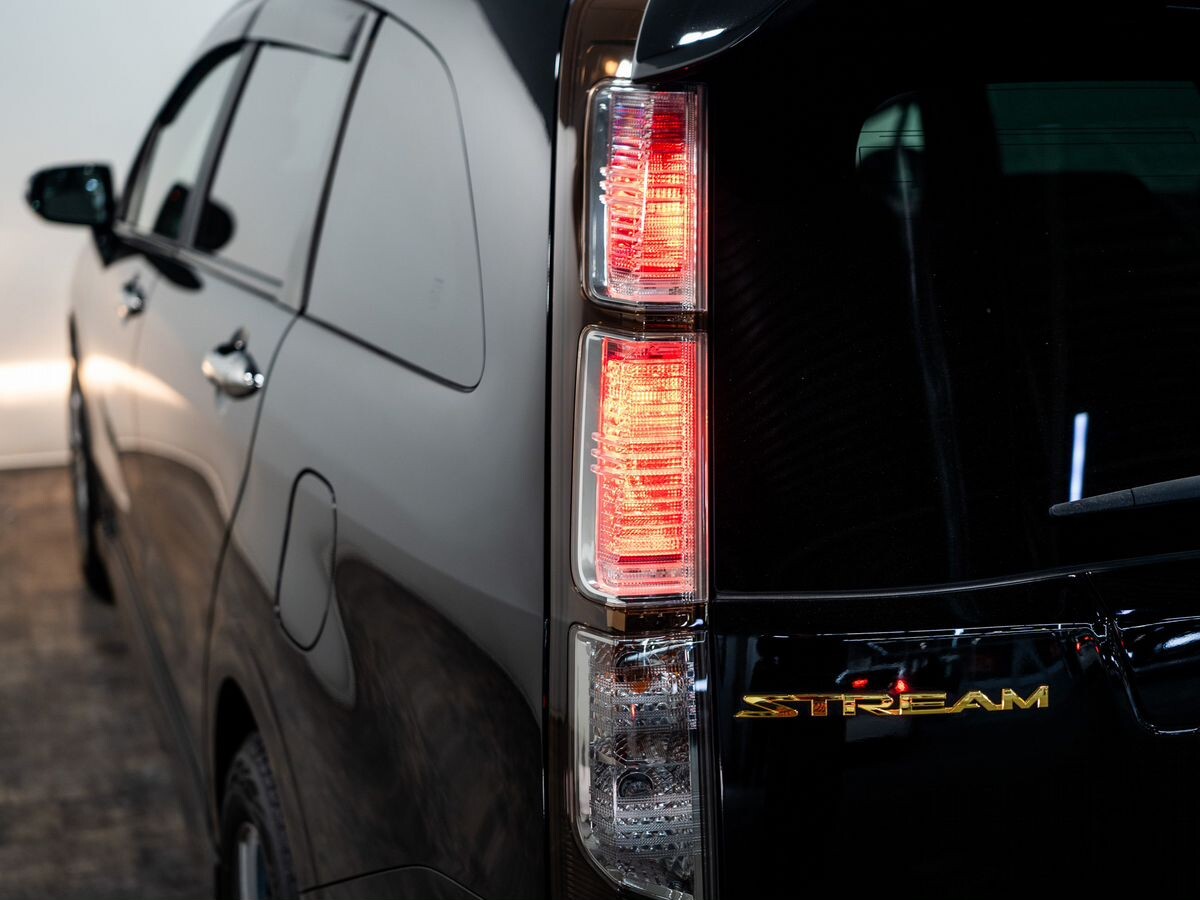 Honda Stream 2009 - фото автомобиля