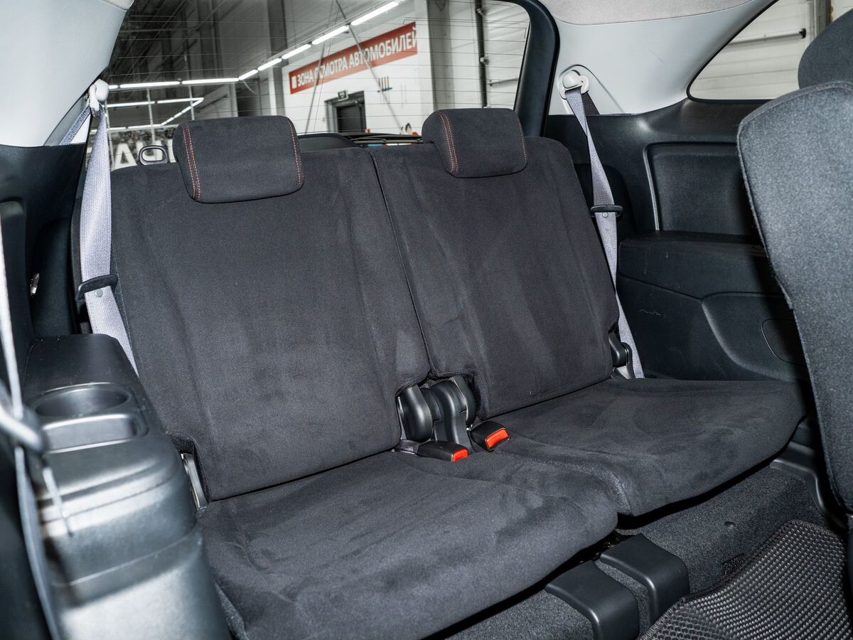 Honda Stream 2009 - фото автомобиля