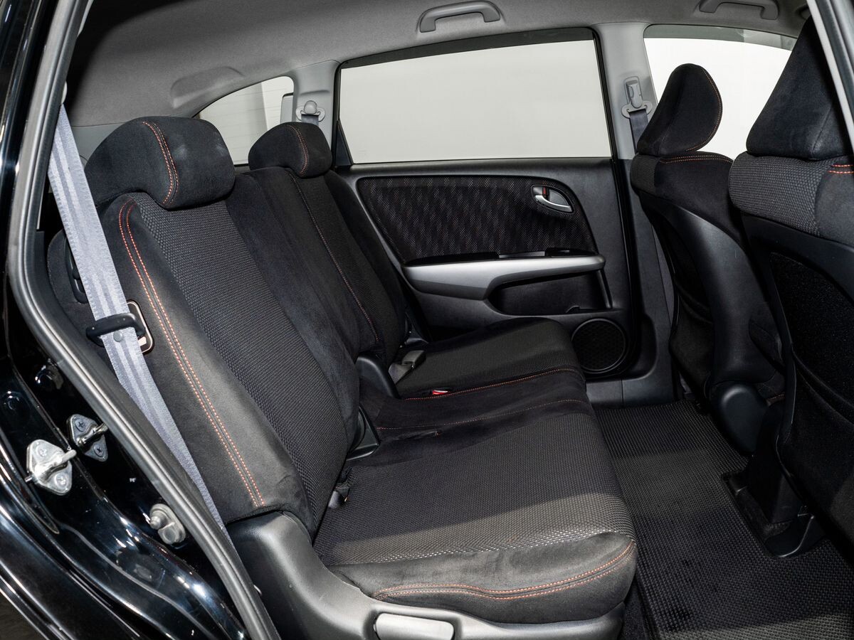 Honda Stream 2009 - фото автомобиля