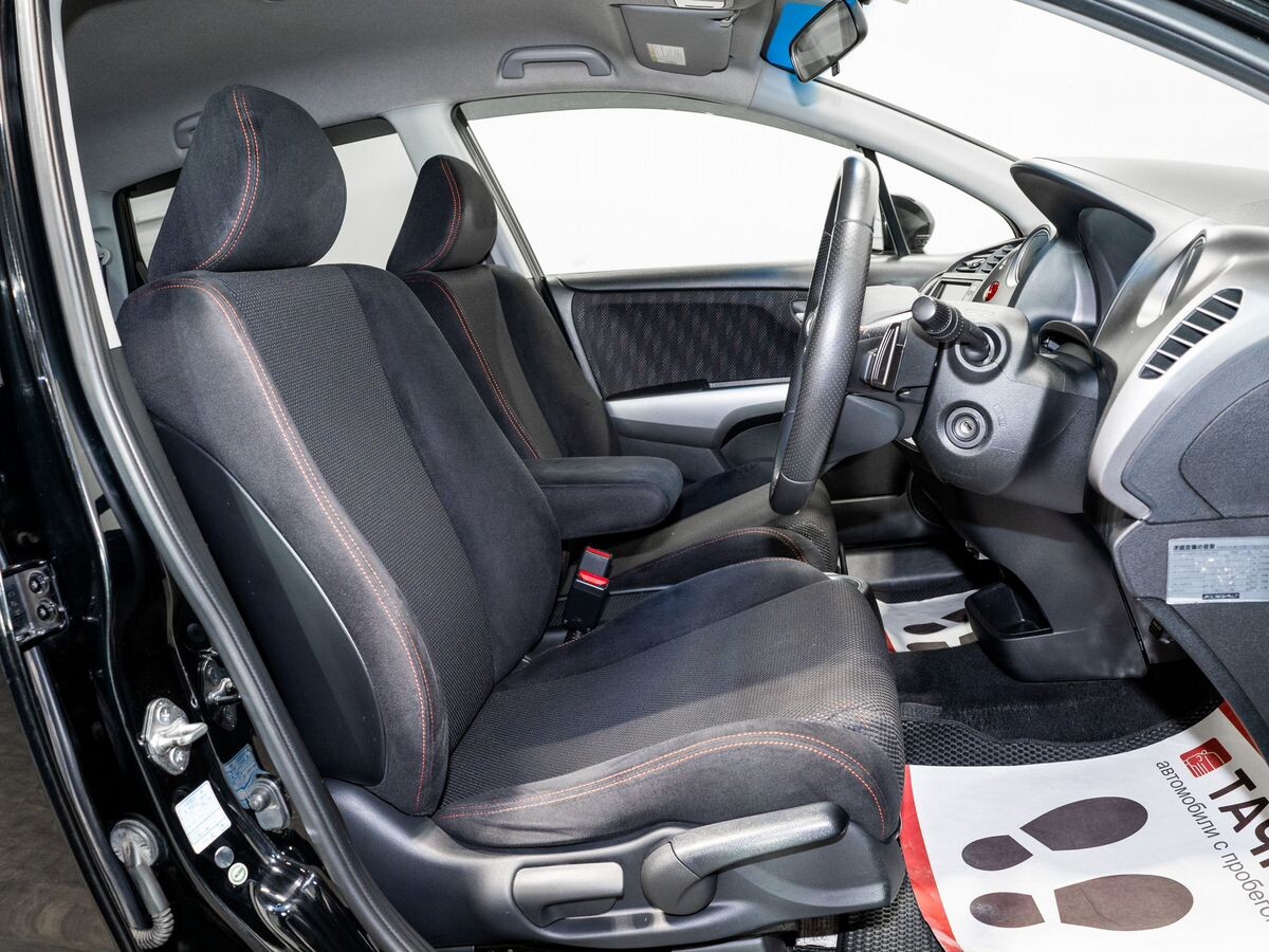 Honda Stream 2009 - фото автомобиля