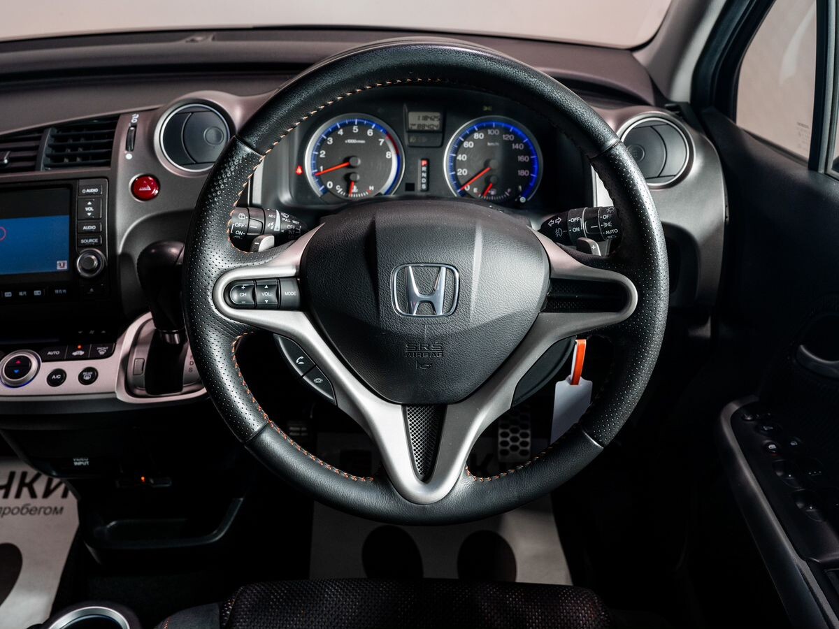 Honda Stream 2009 - фото автомобиля