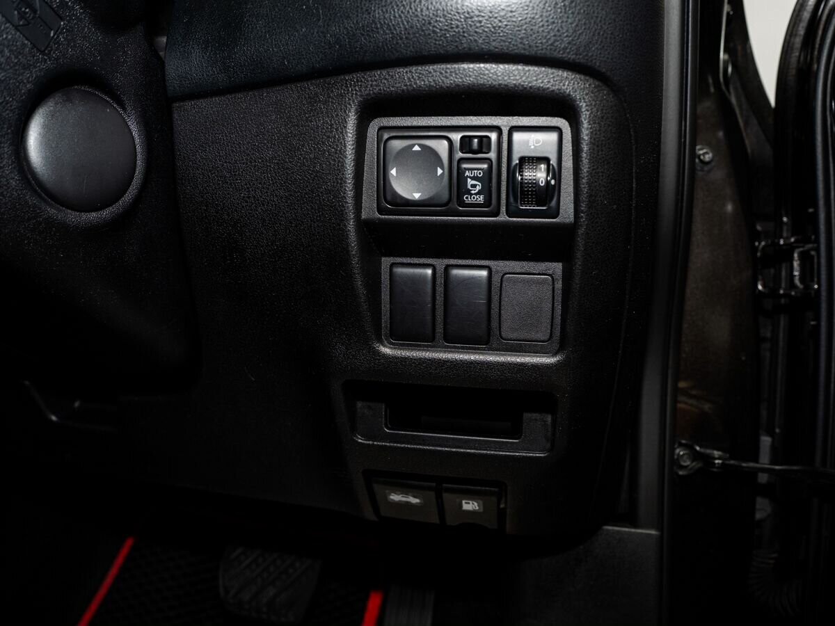 Nissan Juke 2010 - фото автомобиля