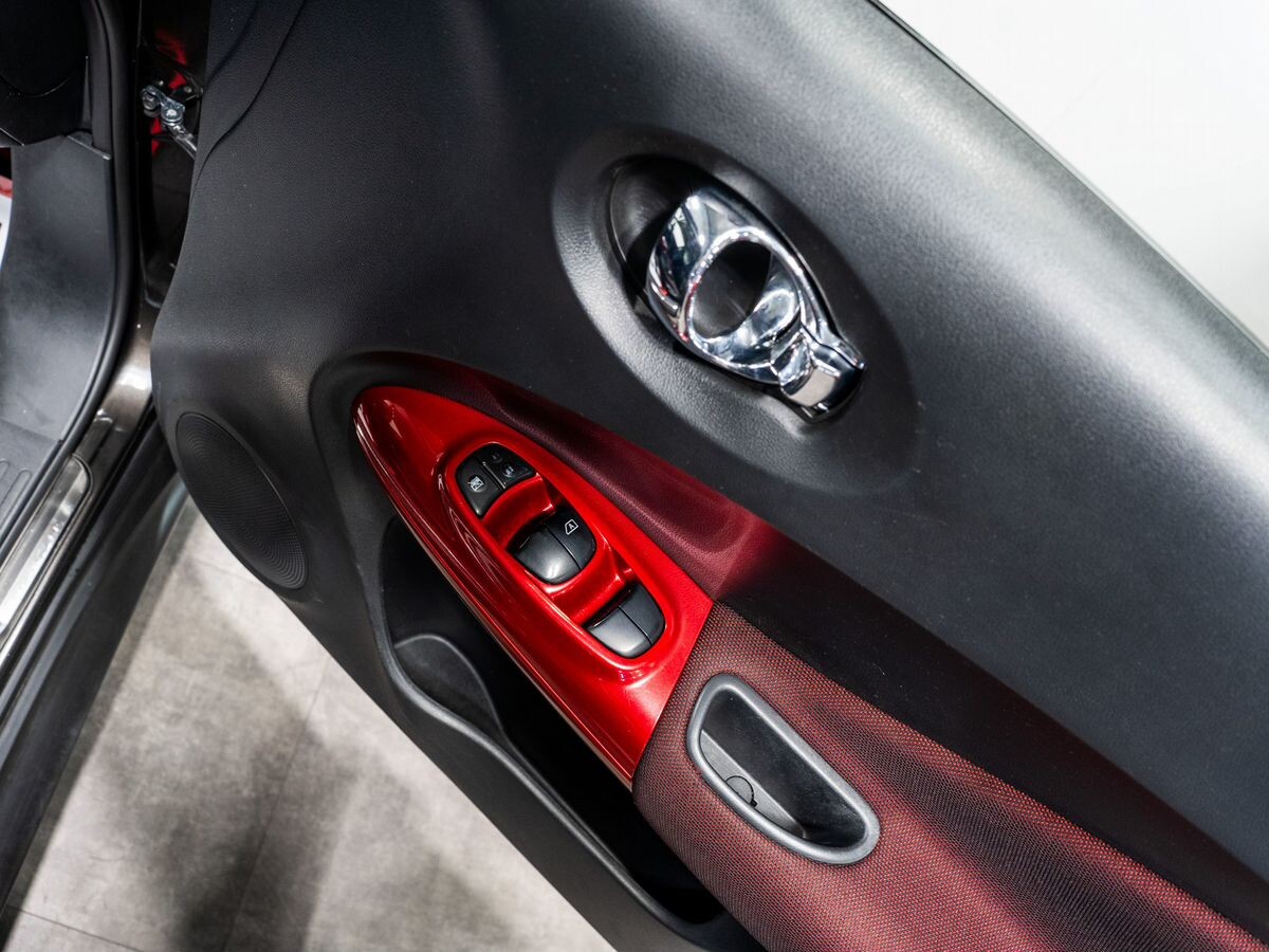 Nissan Juke 2010 - фото автомобиля