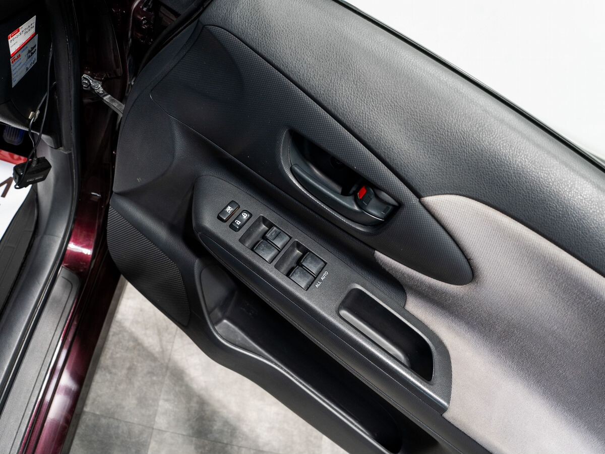 Toyota Wish 2010 - фото автомобиля