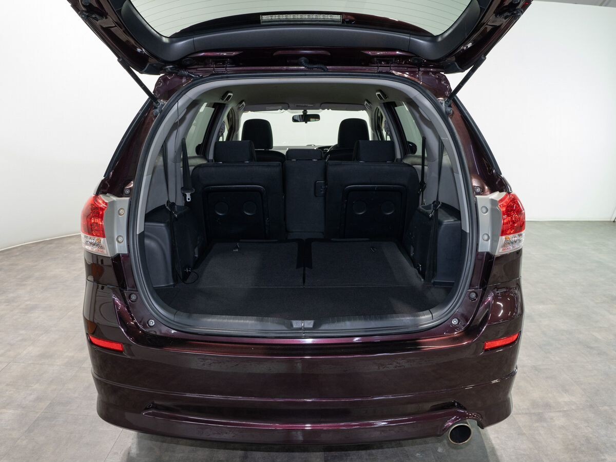 Toyota Wish 2010 - фото автомобиля