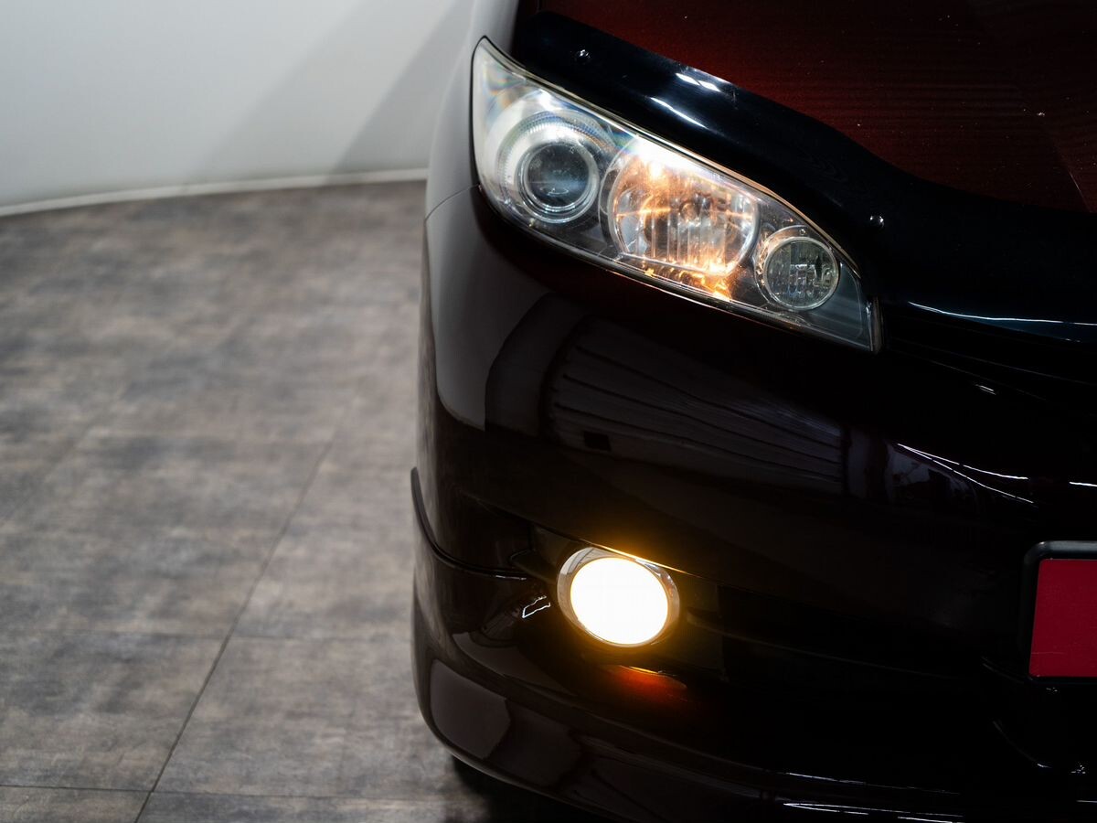 Toyota Wish 2010 - фото автомобиля