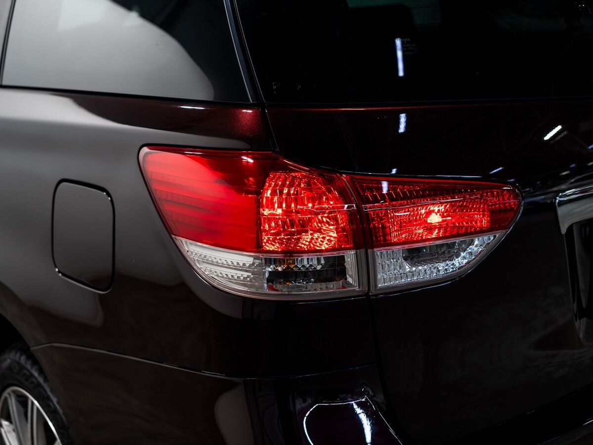 Toyota Wish 2010 - фото автомобиля