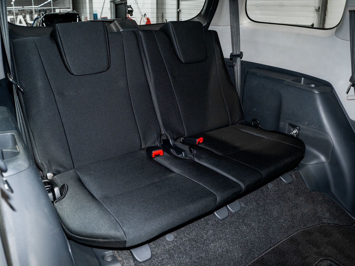 Toyota Wish 2010 - фото автомобиля