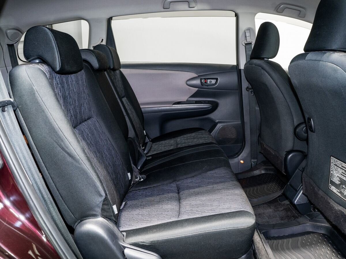 Toyota Wish 2010 - фото автомобиля