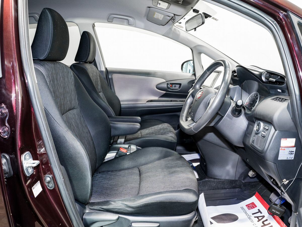 Toyota Wish 2010 - фото автомобиля