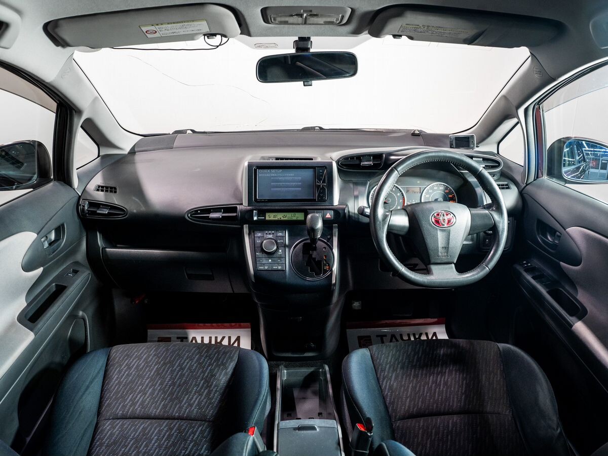 Toyota Wish 2010 - фото автомобиля