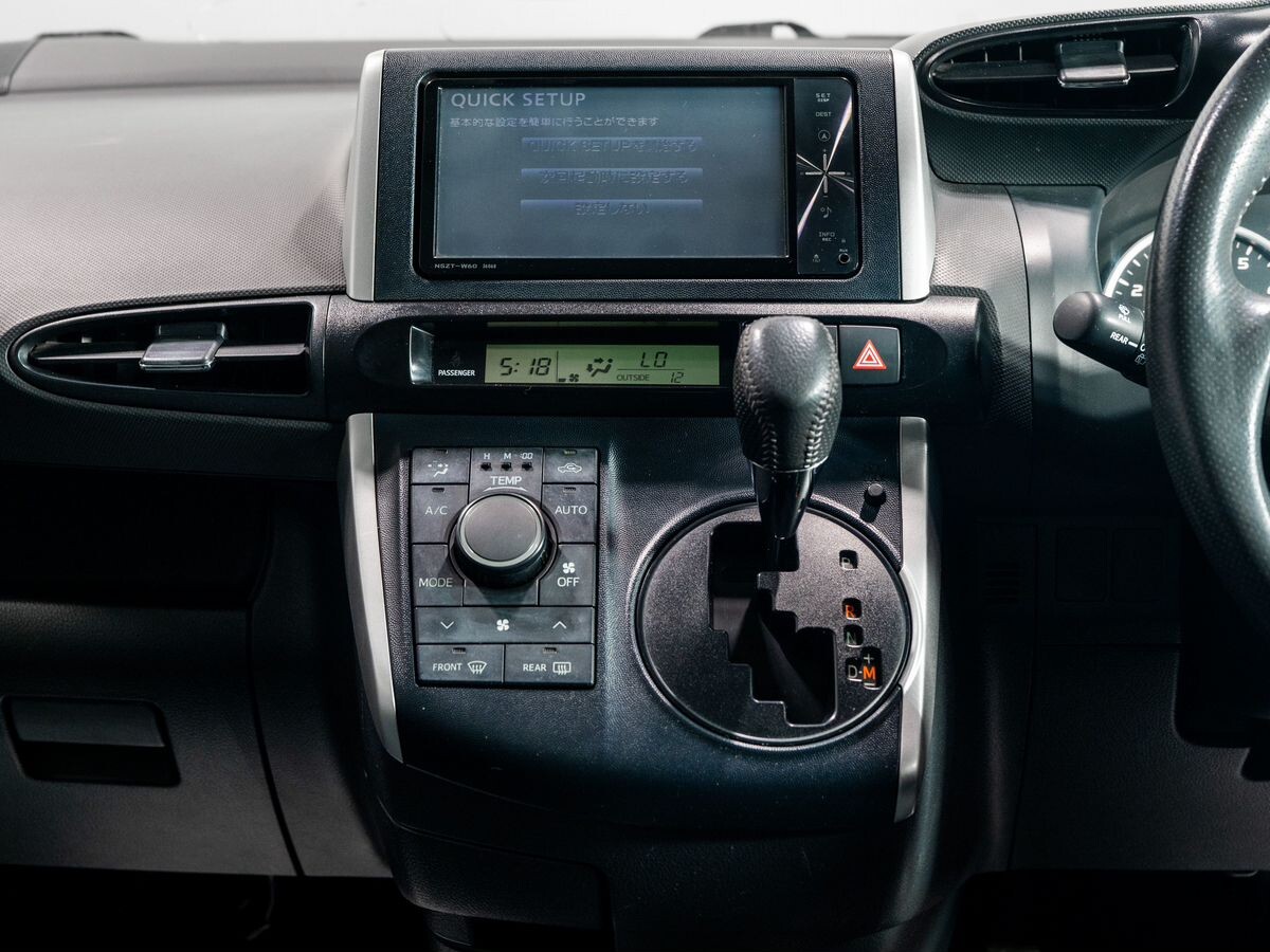 Toyota Wish 2010 - фото автомобиля