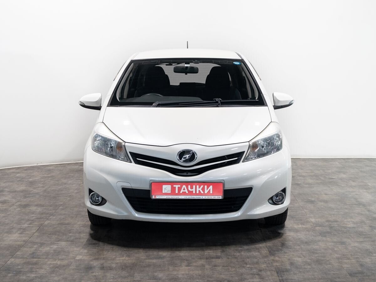 Toyota Vitz 2013 - фото автомобиля