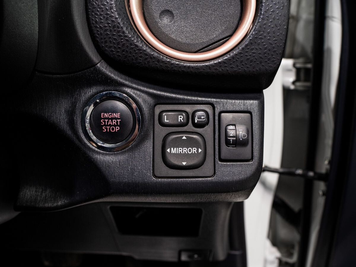 Toyota Vitz 2013 - фото автомобиля
