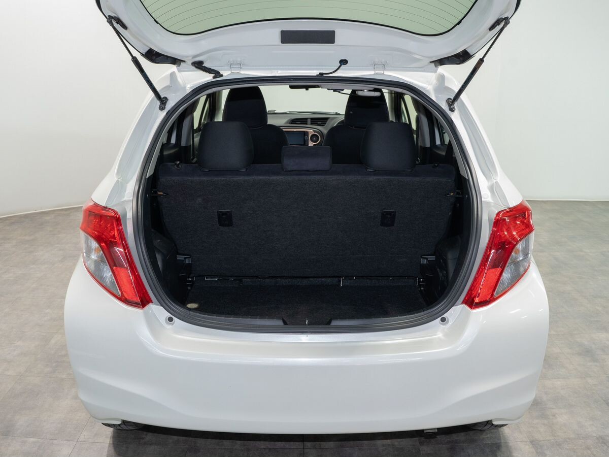 Toyota Vitz 2013 - фото автомобиля
