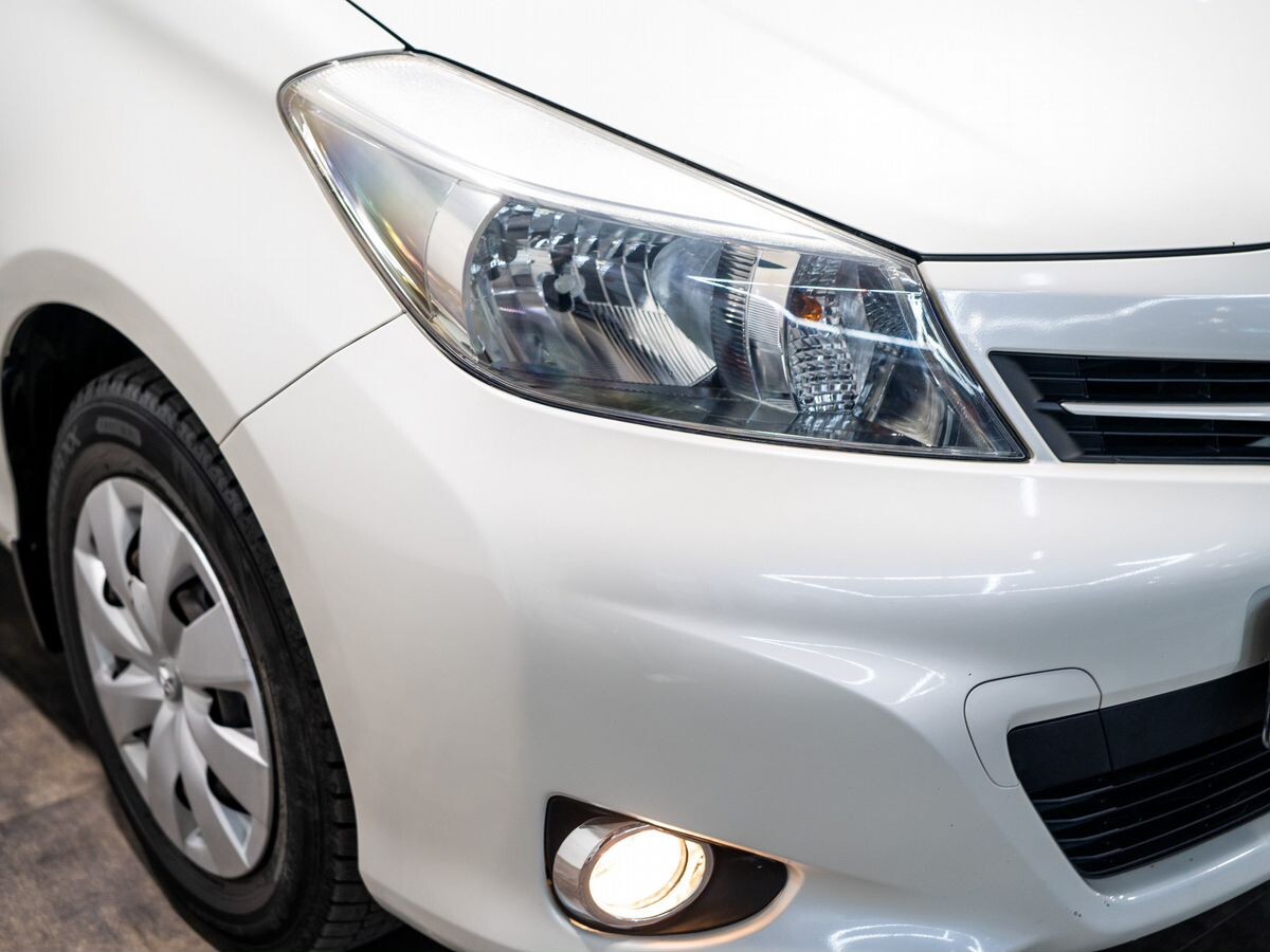 Toyota Vitz 2013 - фото автомобиля