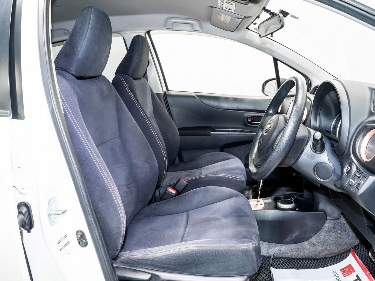 Toyota Vitz 2013 - фото автомобиля