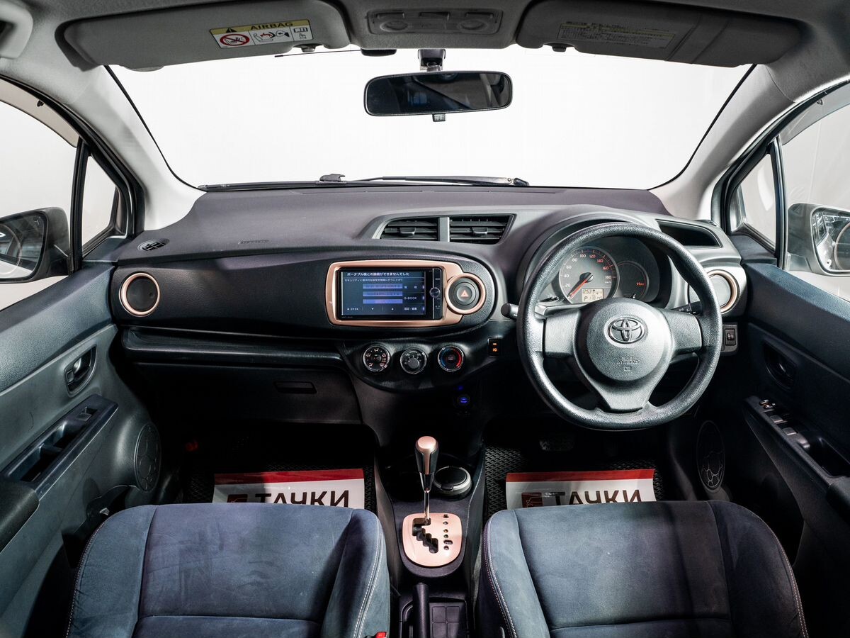 Toyota Vitz 2013 - фото автомобиля