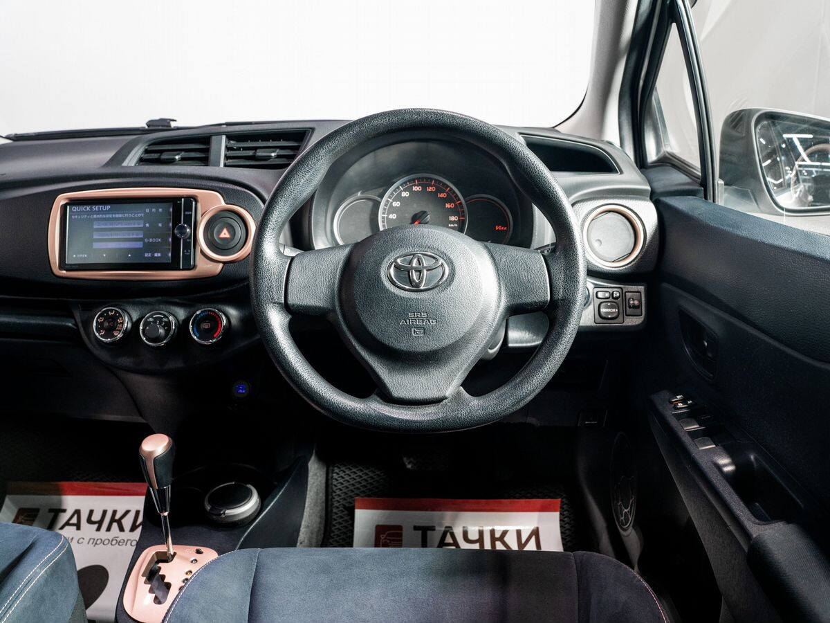 Toyota Vitz 2013 - фото автомобиля