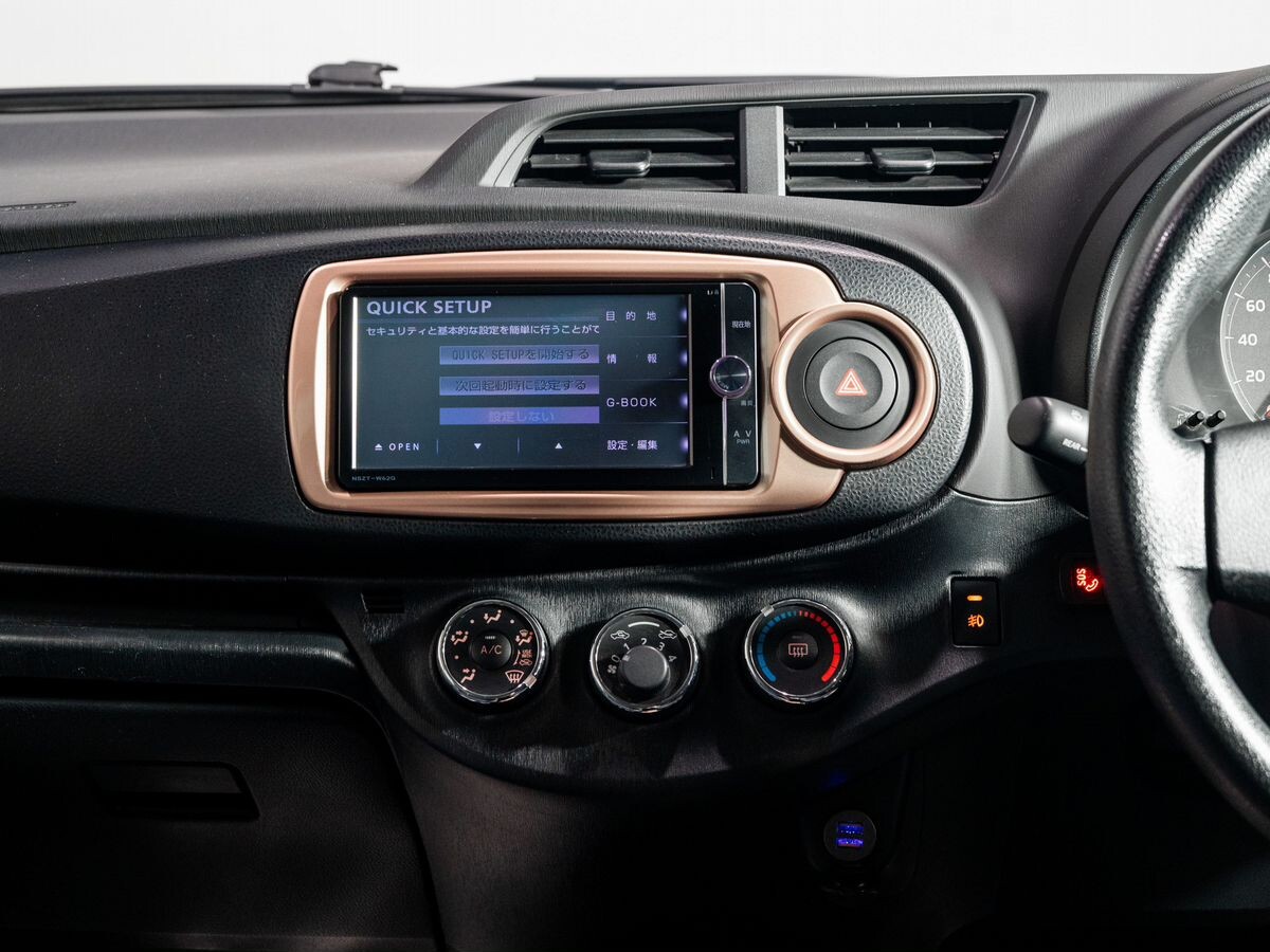 Toyota Vitz 2013 - фото автомобиля