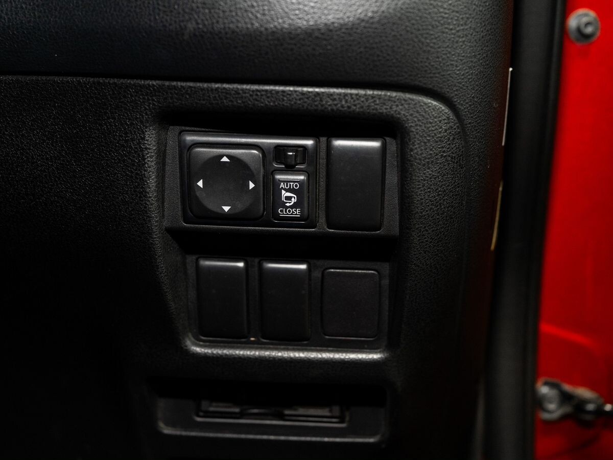 Nissan Juke 2012 - фото автомобиля