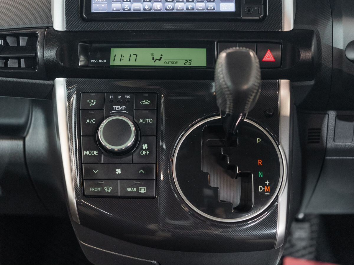 Toyota Wish 2013 - фото автомобиля
