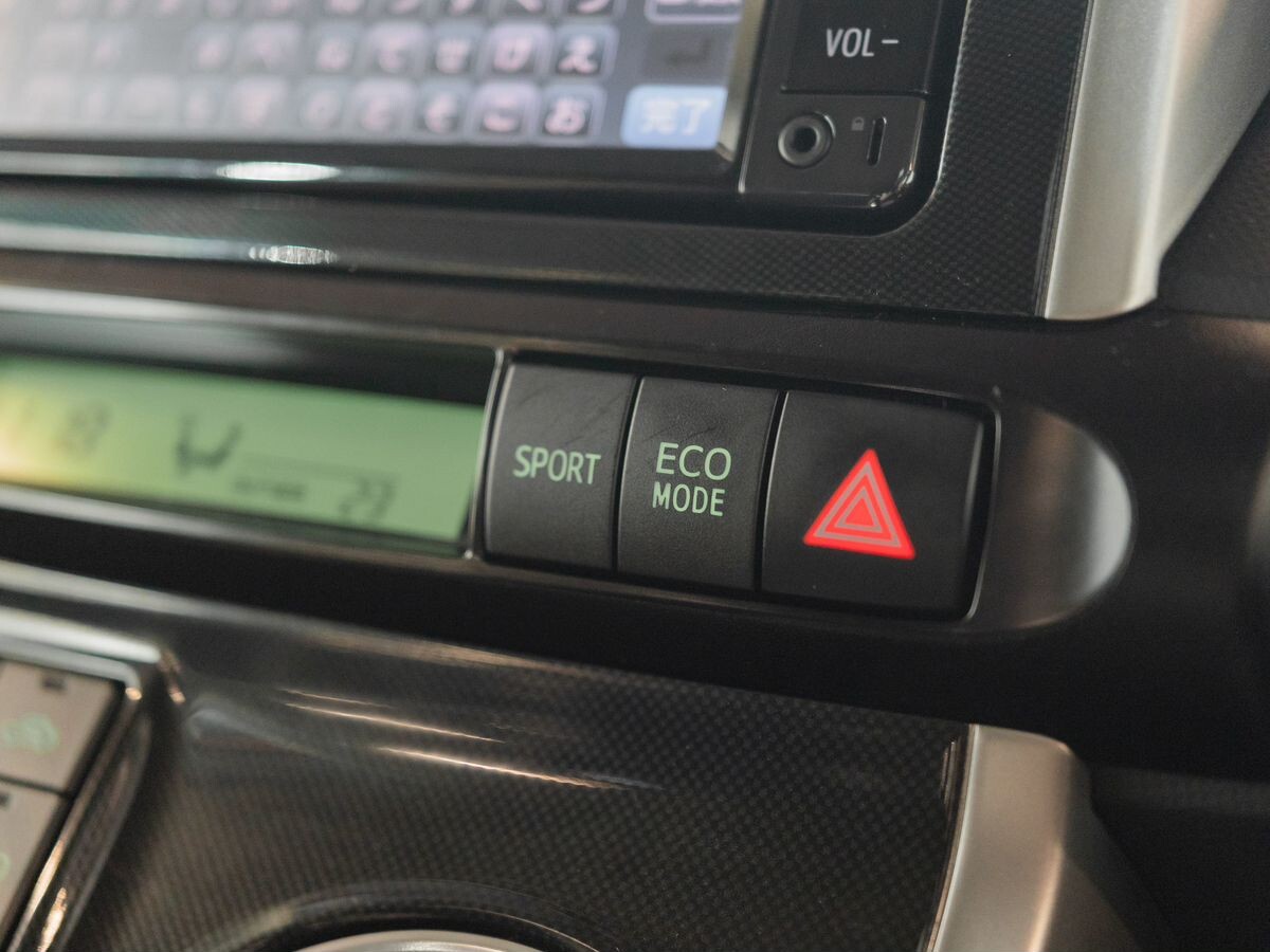 Toyota Wish 2013 - фото автомобиля