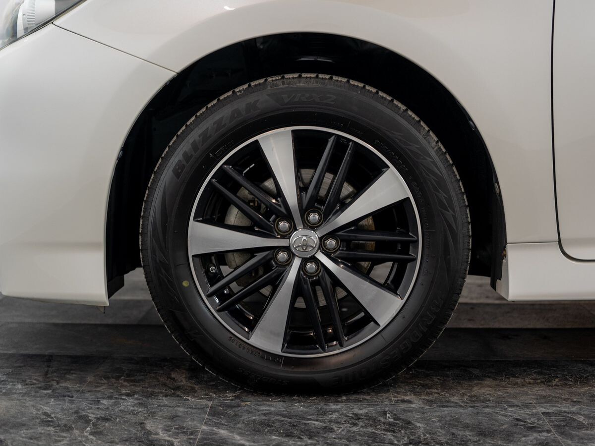 Toyota Wish 2013 - фото автомобиля