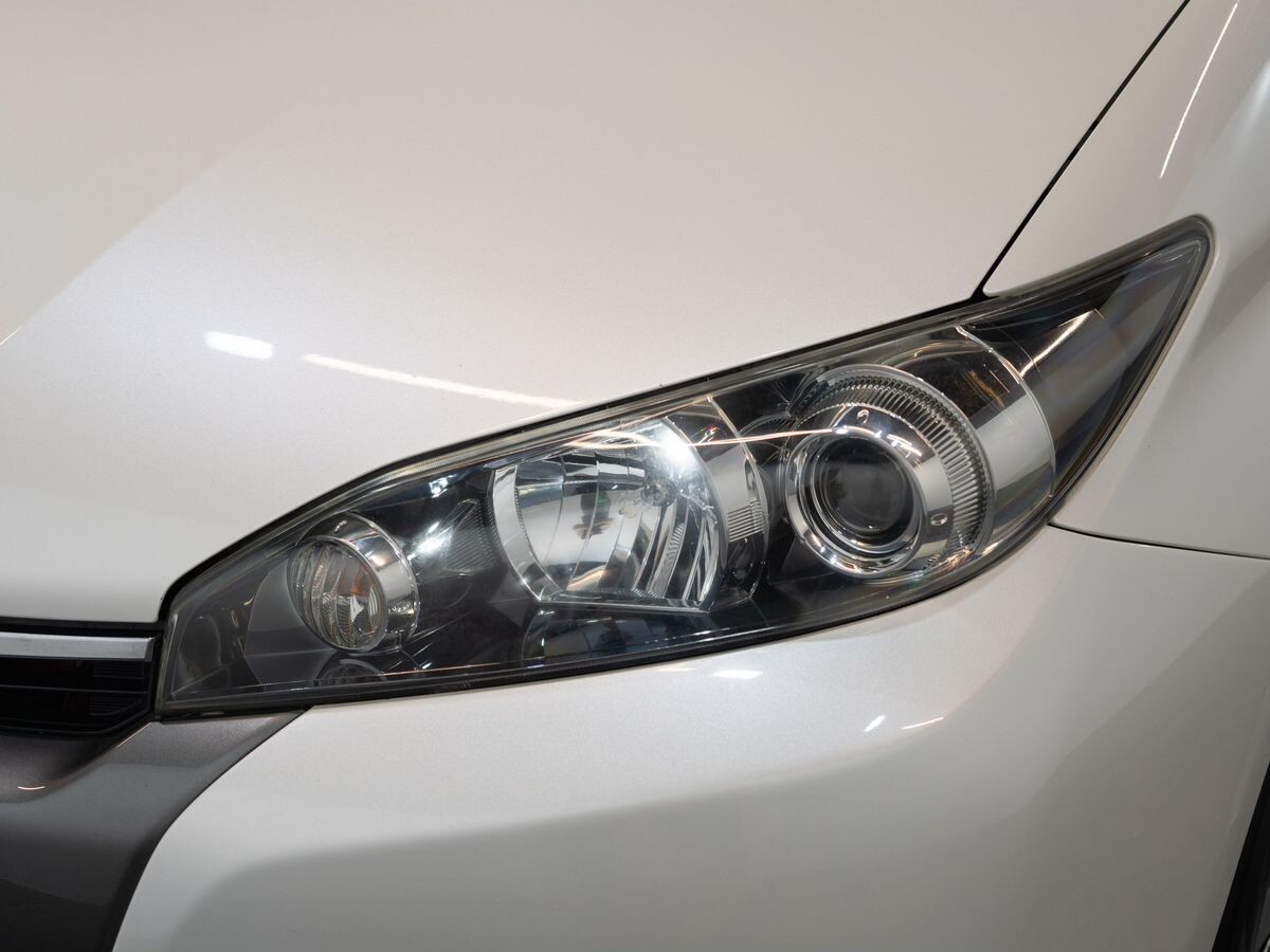 Toyota Wish 2013 - фото автомобиля