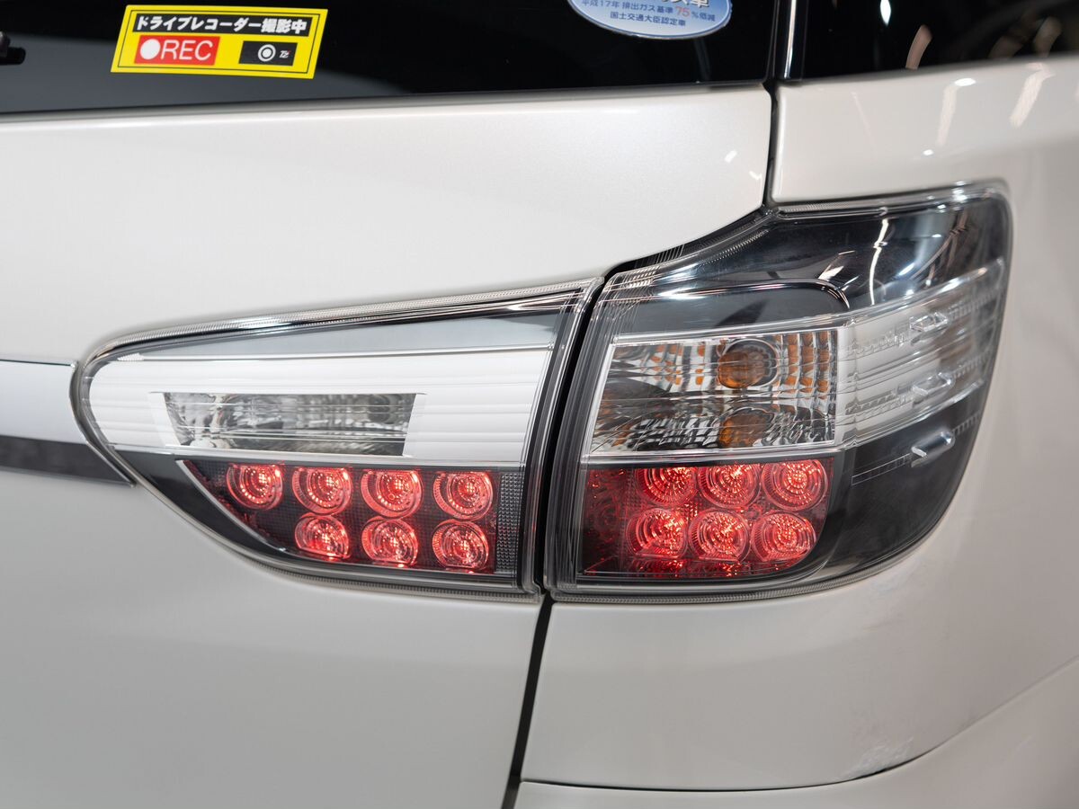 Toyota Wish 2013 - фото автомобиля