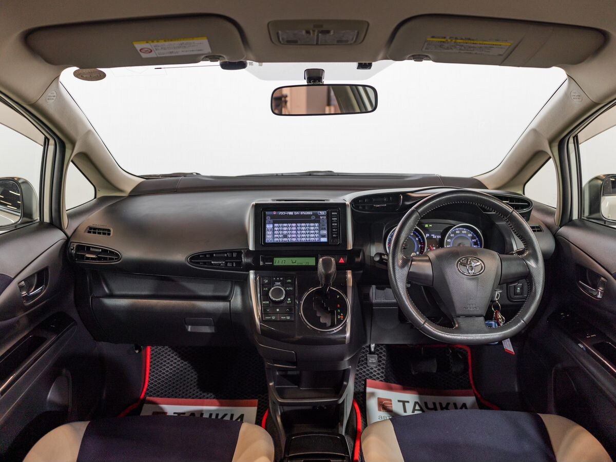 Toyota Wish 2013 - фото автомобиля