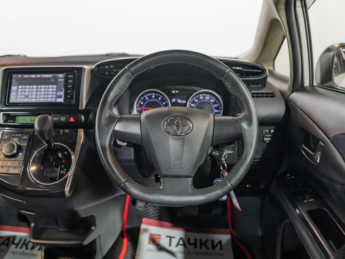 Toyota Wish 2013 - фото автомобиля