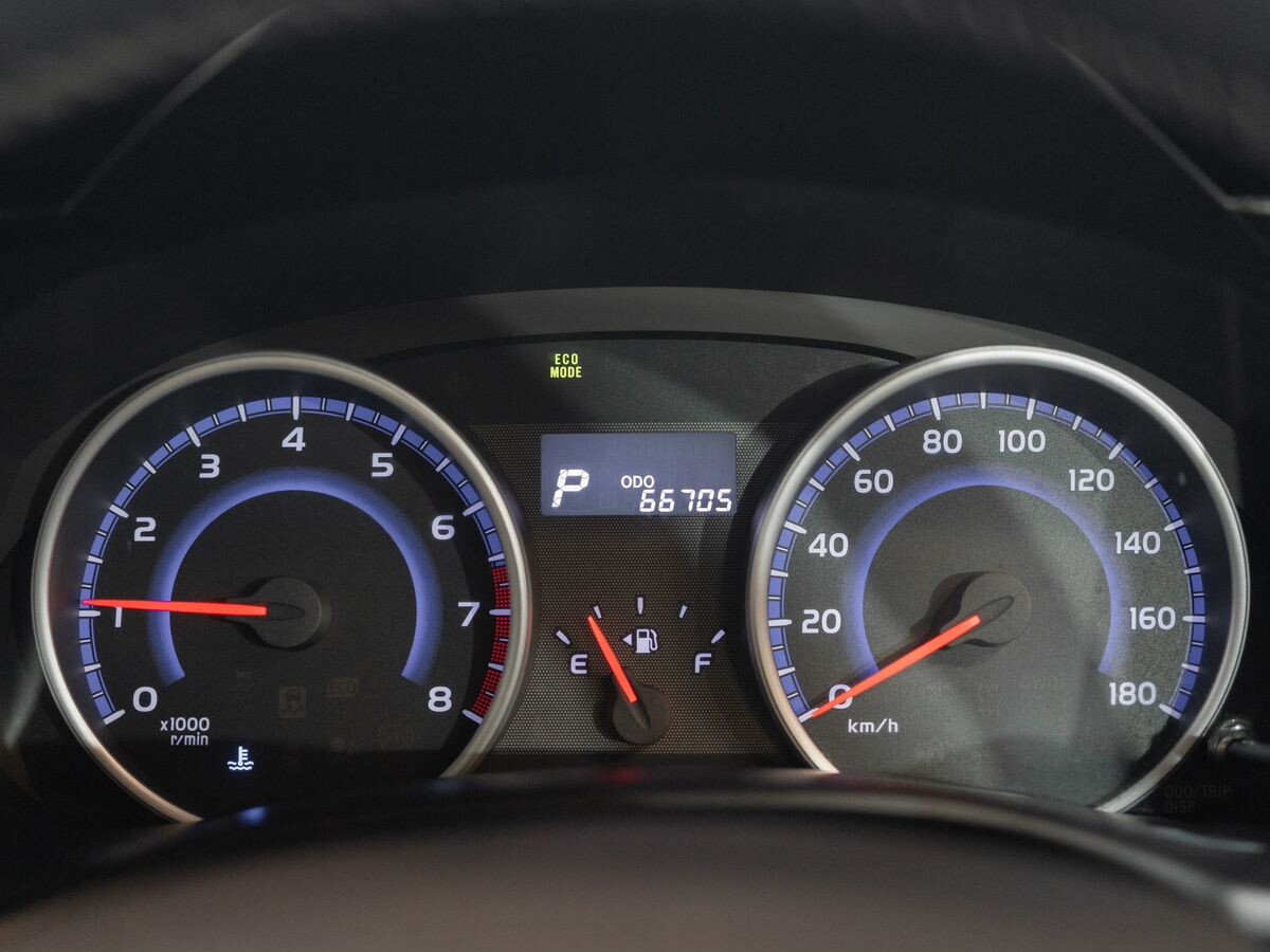 Toyota Wish 2013 - фото автомобиля