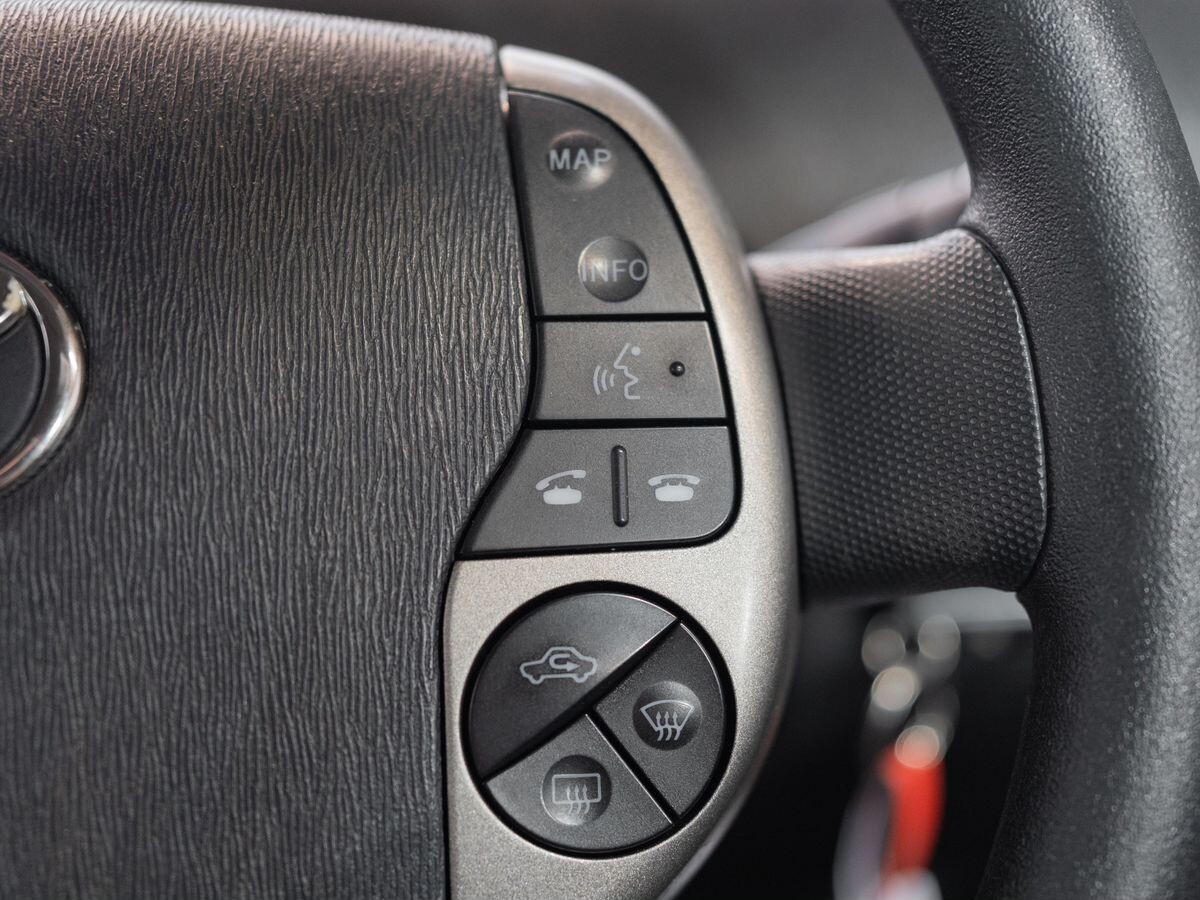 Toyota Prius 2011 - фото автомобиля