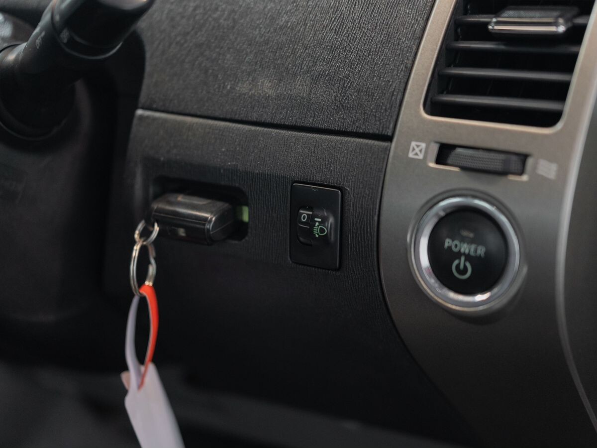 Toyota Prius 2011 - фото автомобиля