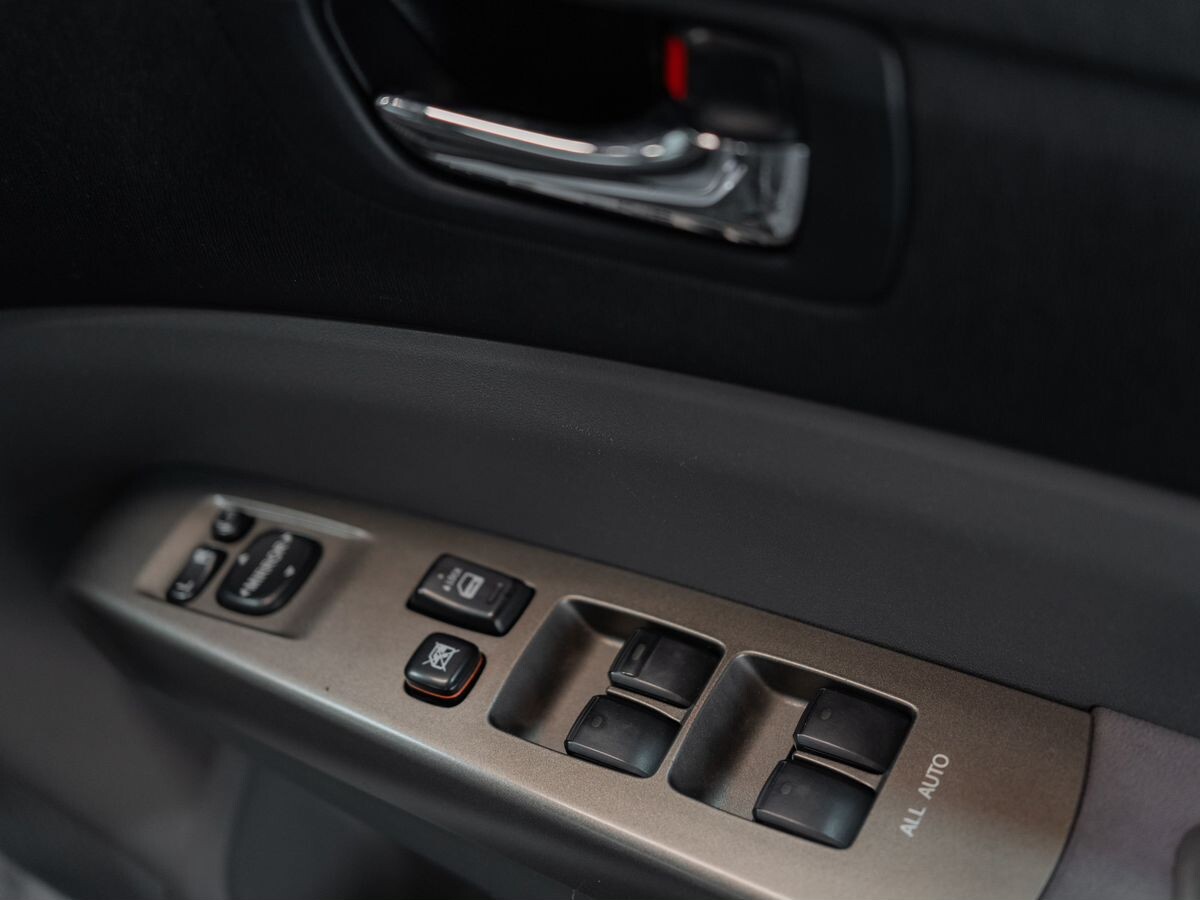 Toyota Prius 2011 - фото автомобиля