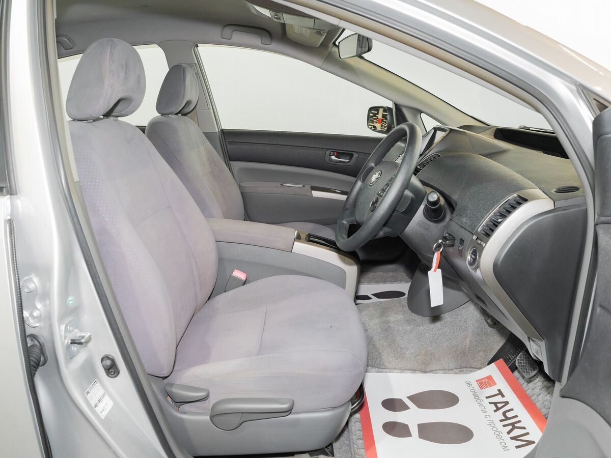 Toyota Prius 2011 - фото автомобиля