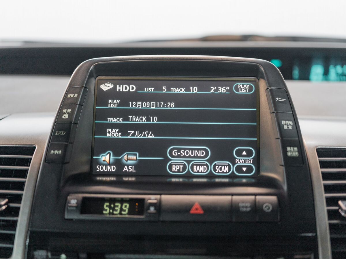 Toyota Prius 2011 - фото автомобиля