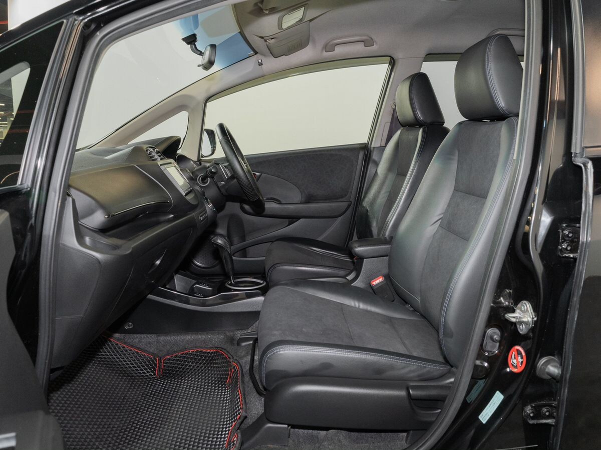 Honda Fit Shuttle 2014 - фото автомобиля