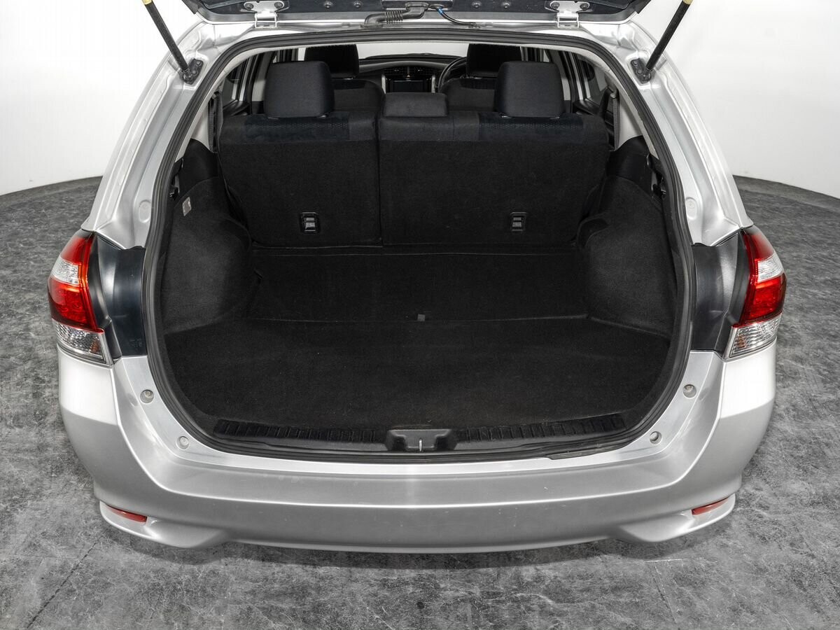 Toyota Corolla Fielder 2016 - фото автомобиля