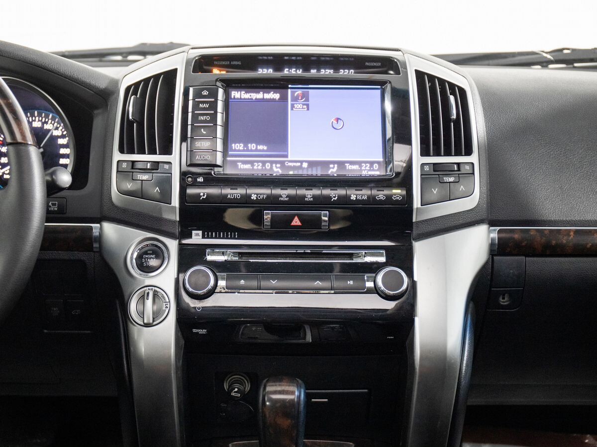 Toyota Land Cruiser 2013 - фото автомобиля