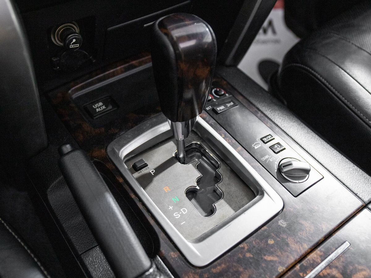 Toyota Land Cruiser 2013 - фото автомобиля