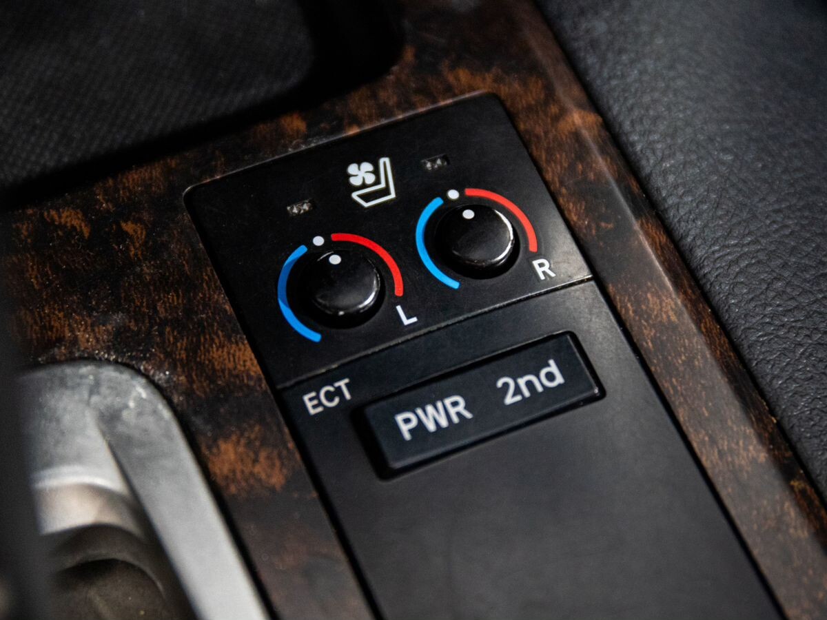 Toyota Land Cruiser 2013 - фото автомобиля