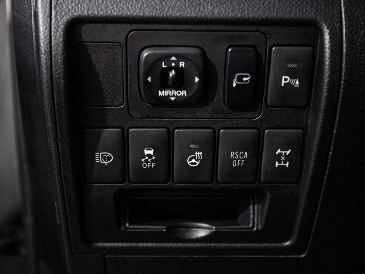 Toyota Land Cruiser 2013 - фото автомобиля