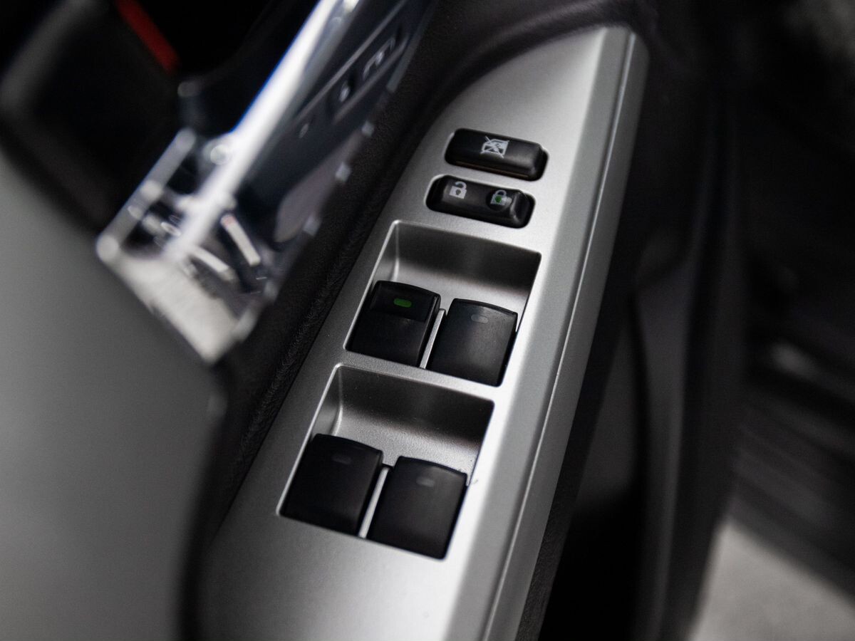 Toyota Land Cruiser 2013 - фото автомобиля