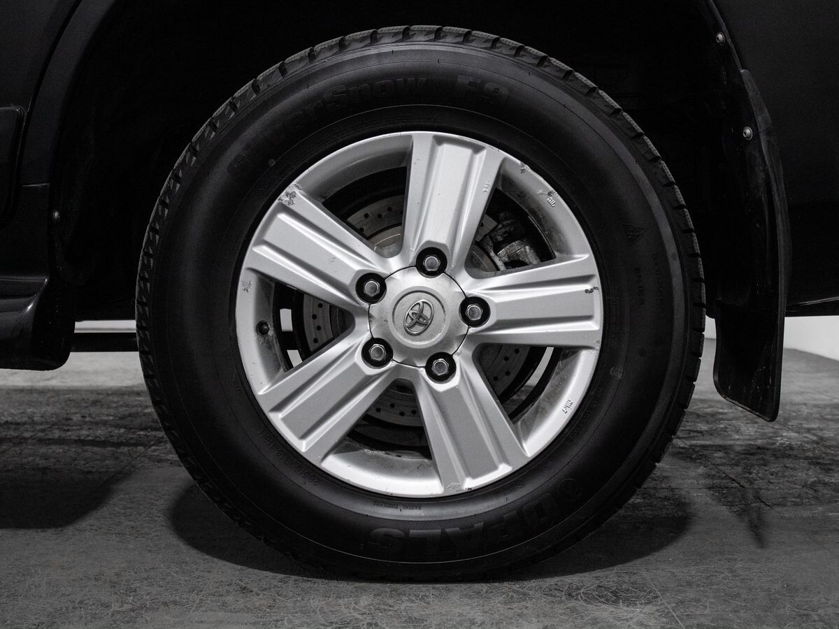 Toyota Land Cruiser 2013 - фото автомобиля