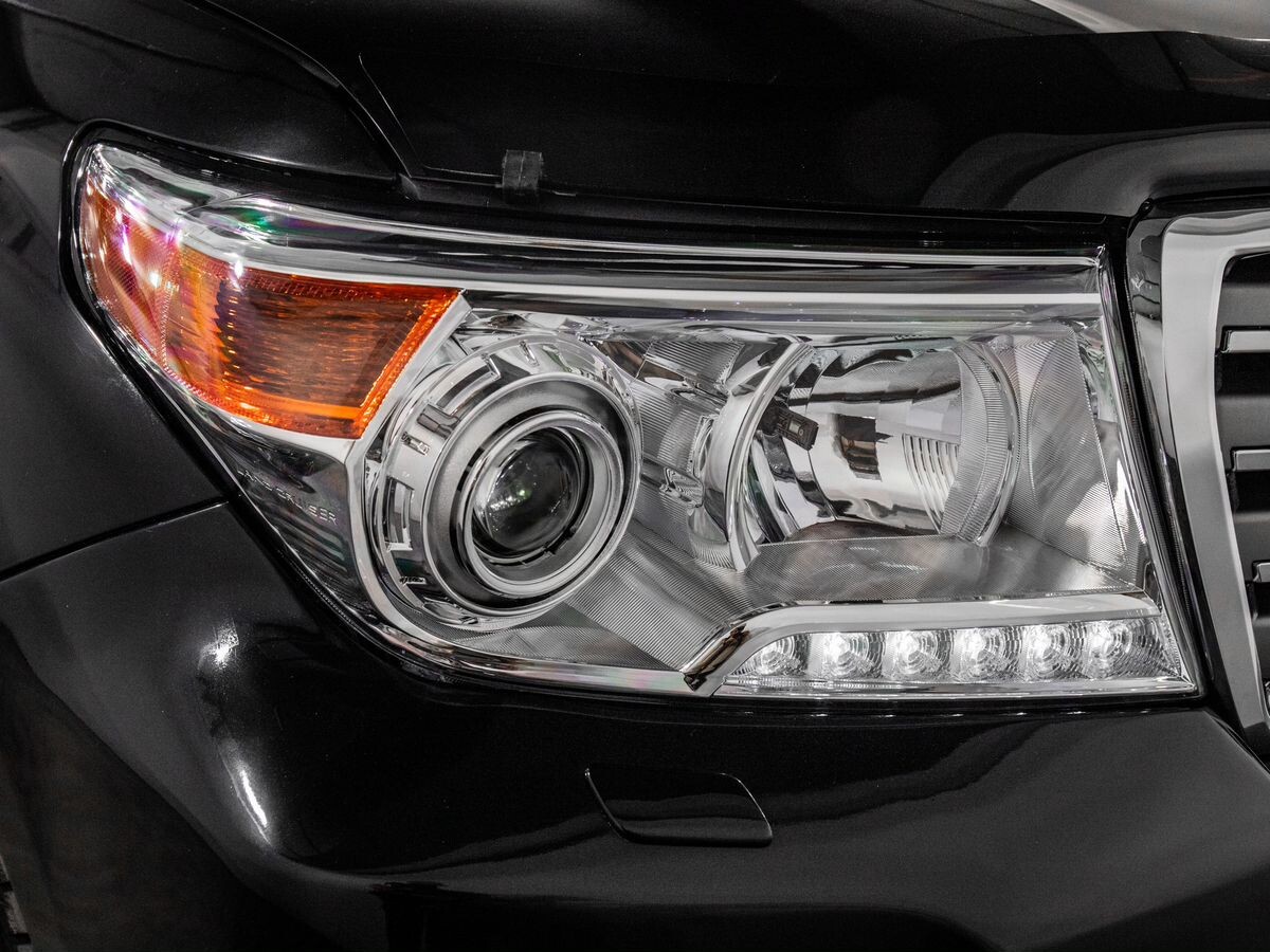 Toyota Land Cruiser 2013 - фото автомобиля