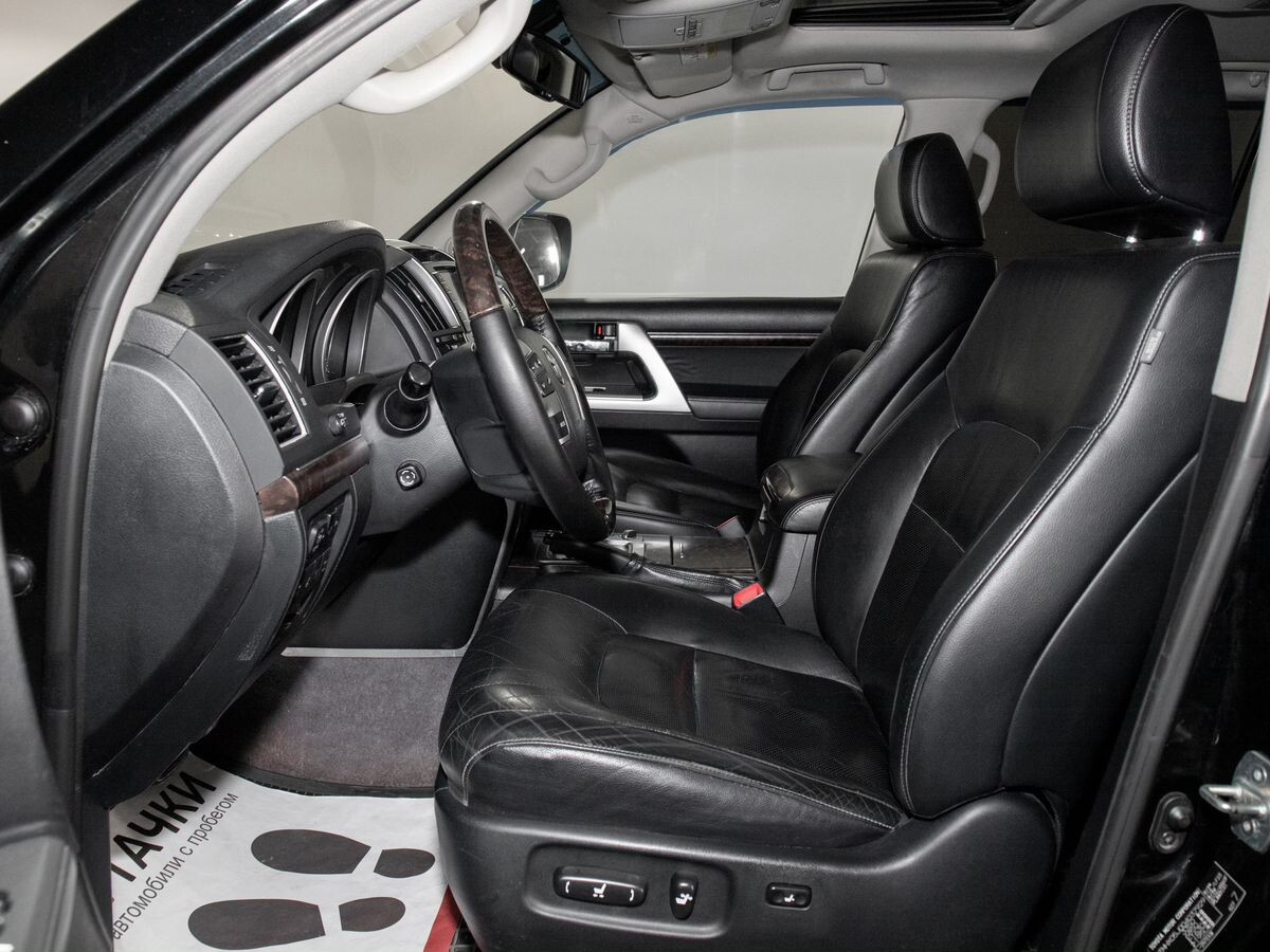 Toyota Land Cruiser 2013 - фото автомобиля
